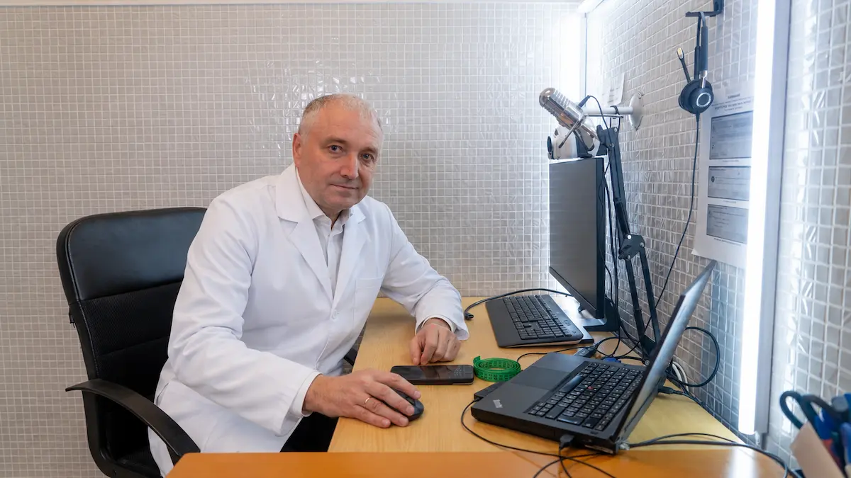 Андрей Вениаминович Бобровский на приёме: разбор того, что пациент принимал до визита, — обязательная часть первой консультации Врач-диетолог Андрей Бобровский на консультации в клинике «Доктор Борменталь»